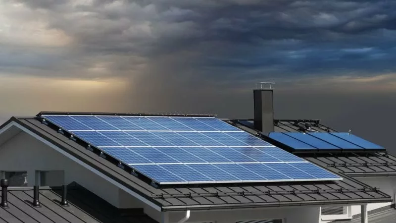 solar-panel-portable-power-station 