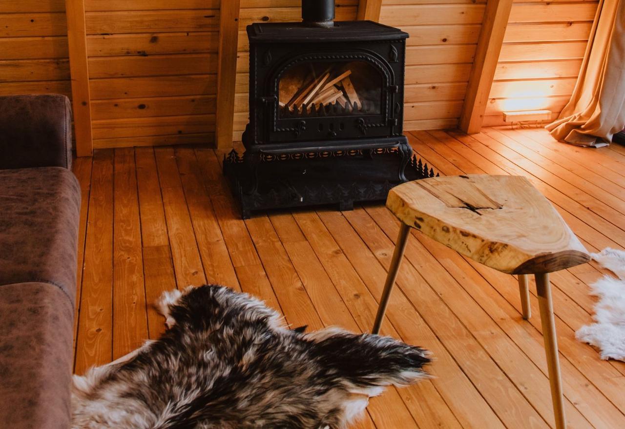 Using thick rugs for maintaining the ideal room temperature 